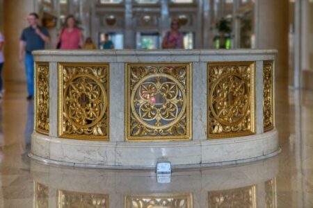 Cincinnati's Dixie Terminal, built in 1921 and designed by Frederick W Garber, originally housed a streetcar terminal, and later a bus terminal, plus rail ticket offices and a stock exchange.