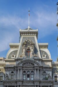 Philadelphia City Hall is at the geographic center of Philadelphia, and until 1986 was the city's tallest structure by "gentlemen's agreement."