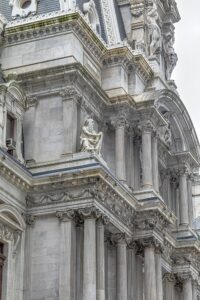 Philadelphia City Hall is at the geographic center of Philadelphia, and until 1986 was the city's tallest structure by "gentlemen's agreement."