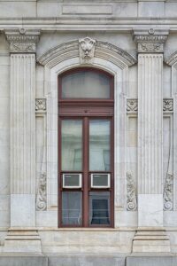 Philadelphia City Hall is at the geographic center of Philadelphia, and until 1986 was the city's tallest structure by "gentlemen's agreement."