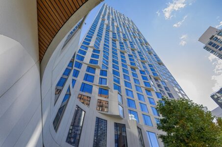 11 Hoyt Street in Downtown Brooklyn is a residential condo skyscraper with a unique wavy white facade of precast concrete panels and drive-through motor court. Designed by Studio Gang architects.