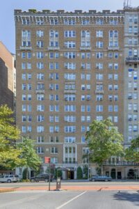 25 West 81st Street, erected in 1908, was designed by Gronenberg & Leuchtag in neo-Romanesque style. It is part of the Upper West Side/Central Park West Historic District.